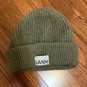 GANNI - OVERSIZED WOOL RIB KNIT BEANIE